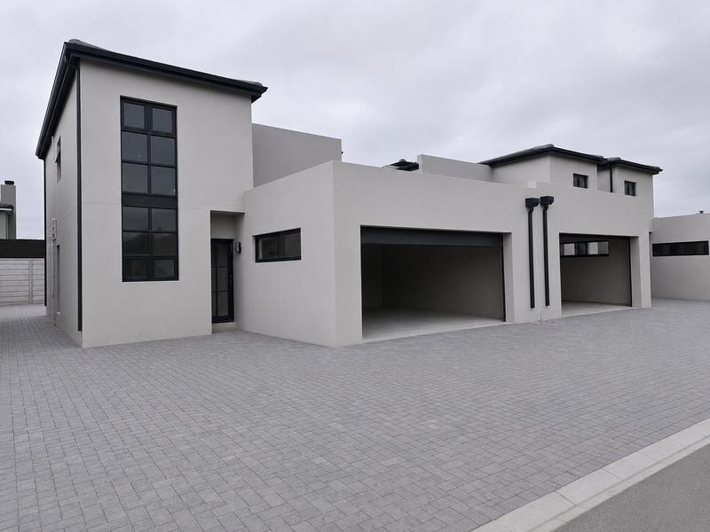 To Let 3 Bedroom Property for Rent in Uitzicht Western Cape
